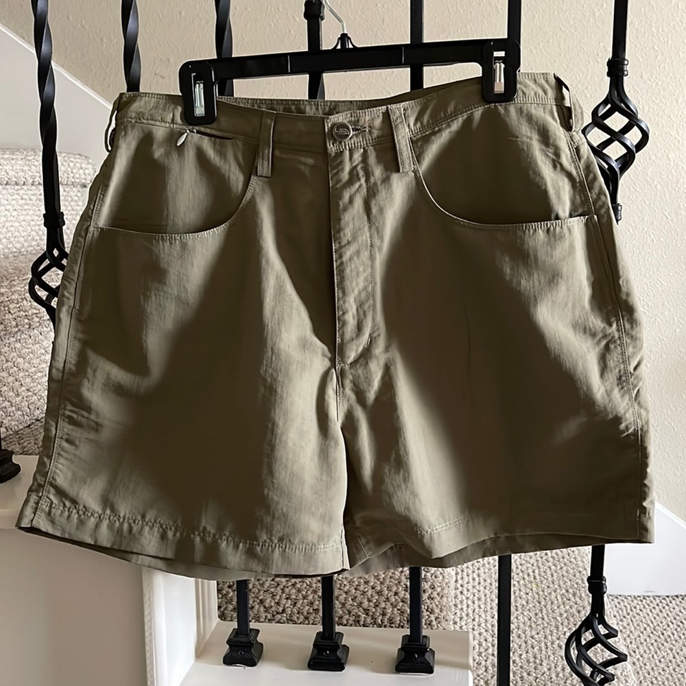 The North Face Sz 16 100% Olive Green Shorts